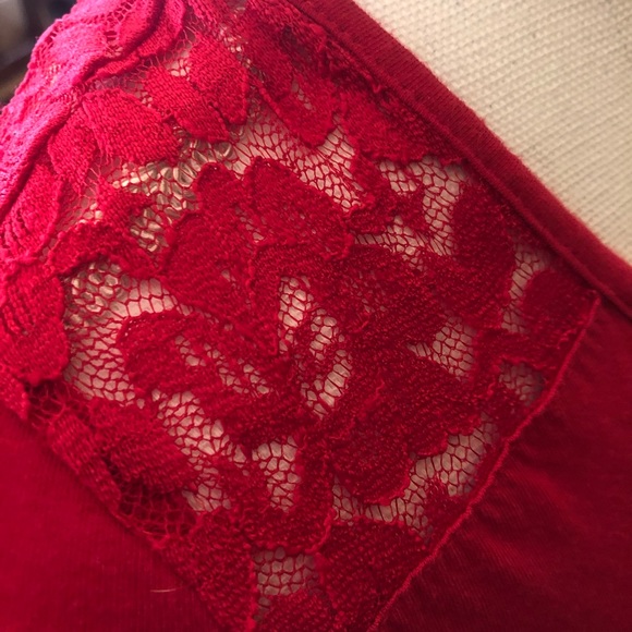 Red, lace V- Neck - Picture 3 of 4